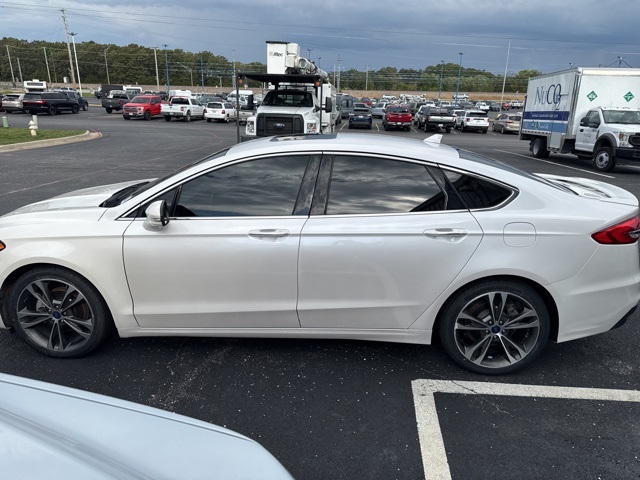 2019 Ford Fusion Titanium photo 2