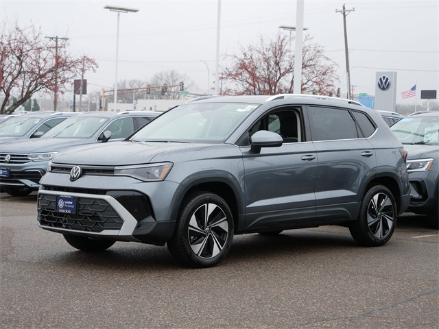 2025 Volkswagen Taos SE photo 2