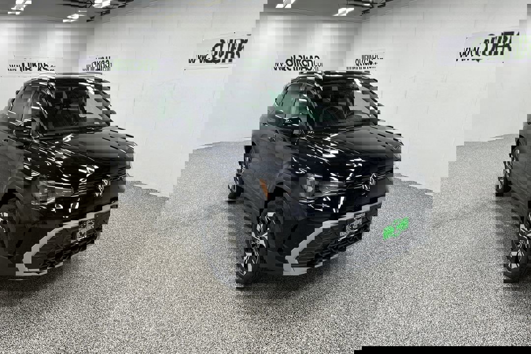 New 2025 Deep Black Pearl Volkswagen SE image 1