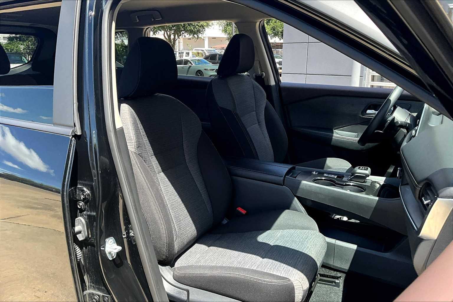 2023 Nissan Rogue SV photo 8