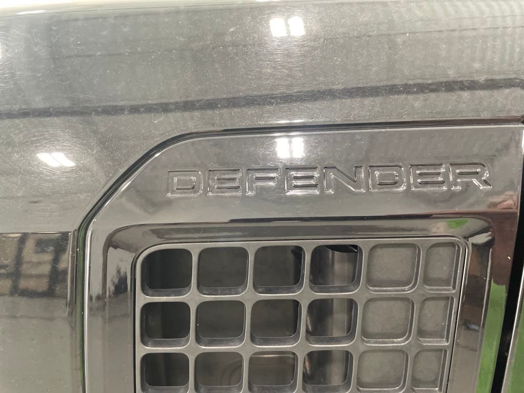 2024 Land Rover Defender 90 X-Dynamic SE photo 9