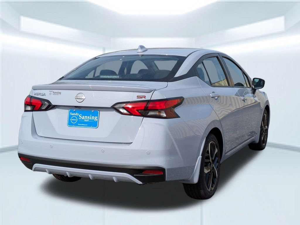 2025 Nissan Versa 1.6 SR photo 4