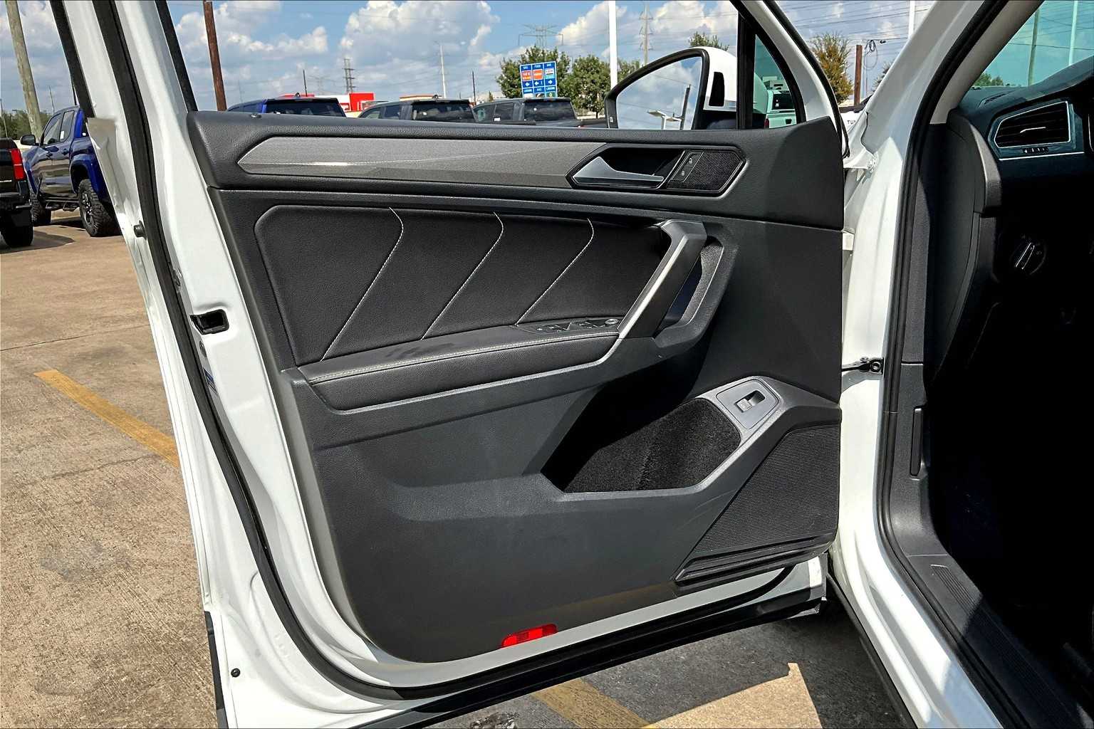 2022 Volkswagen Tiguan SE photo 41