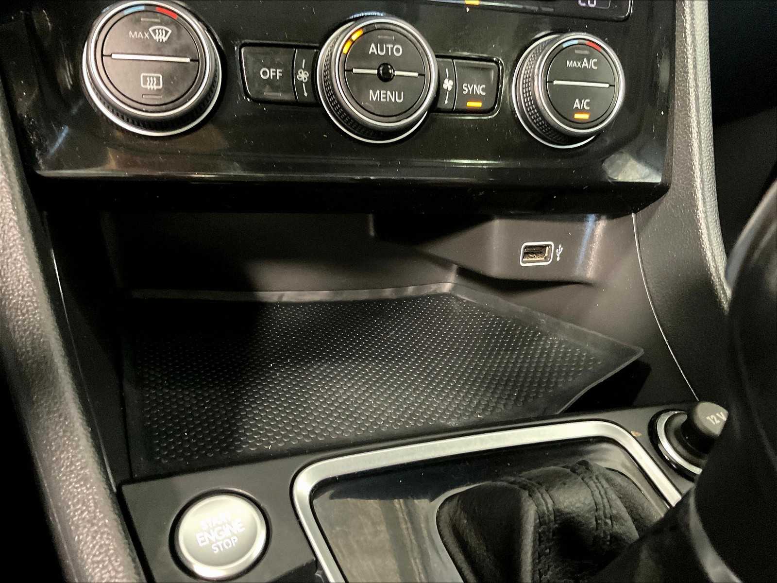 2019 Volkswagen Jetta SE photo 25