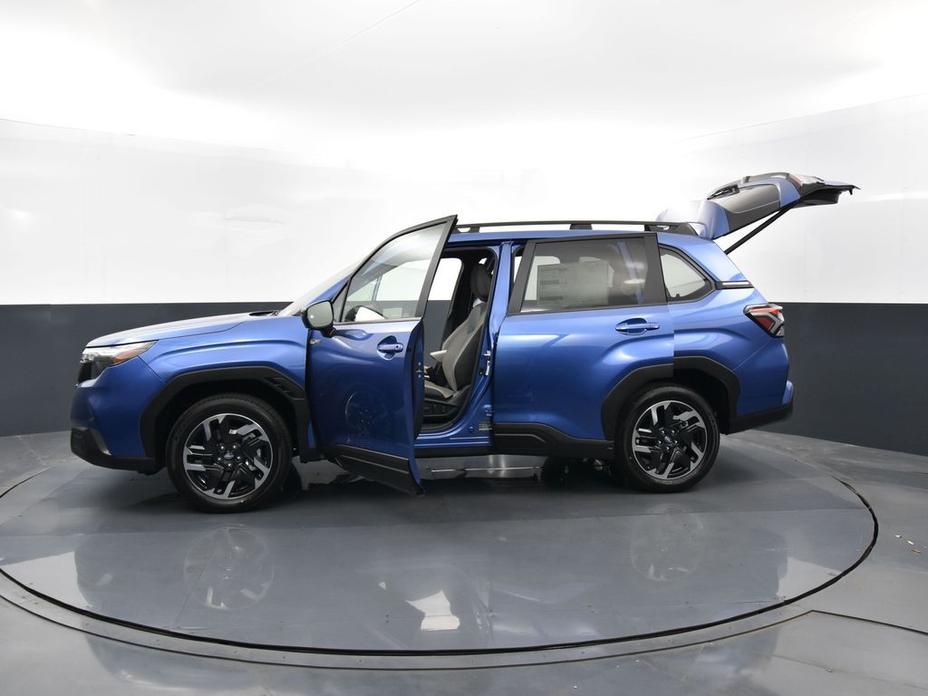 2025 Subaru Forester Premium photo 31