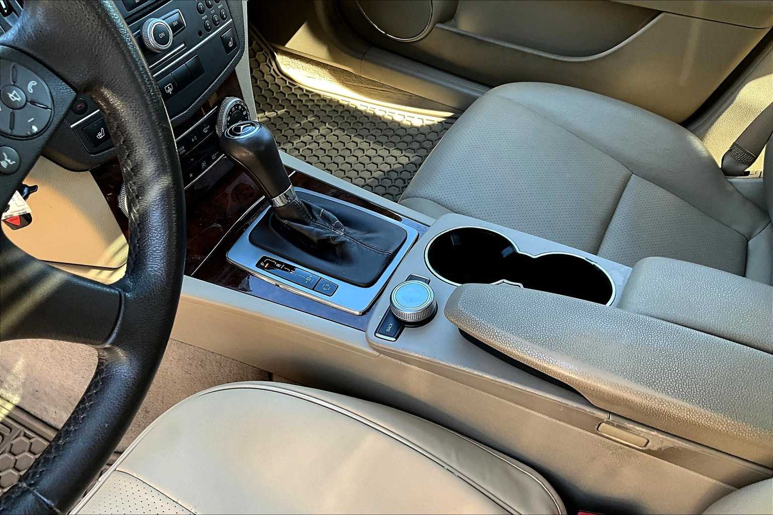 2011 Mercedes Benz C 300 Sport photo 14