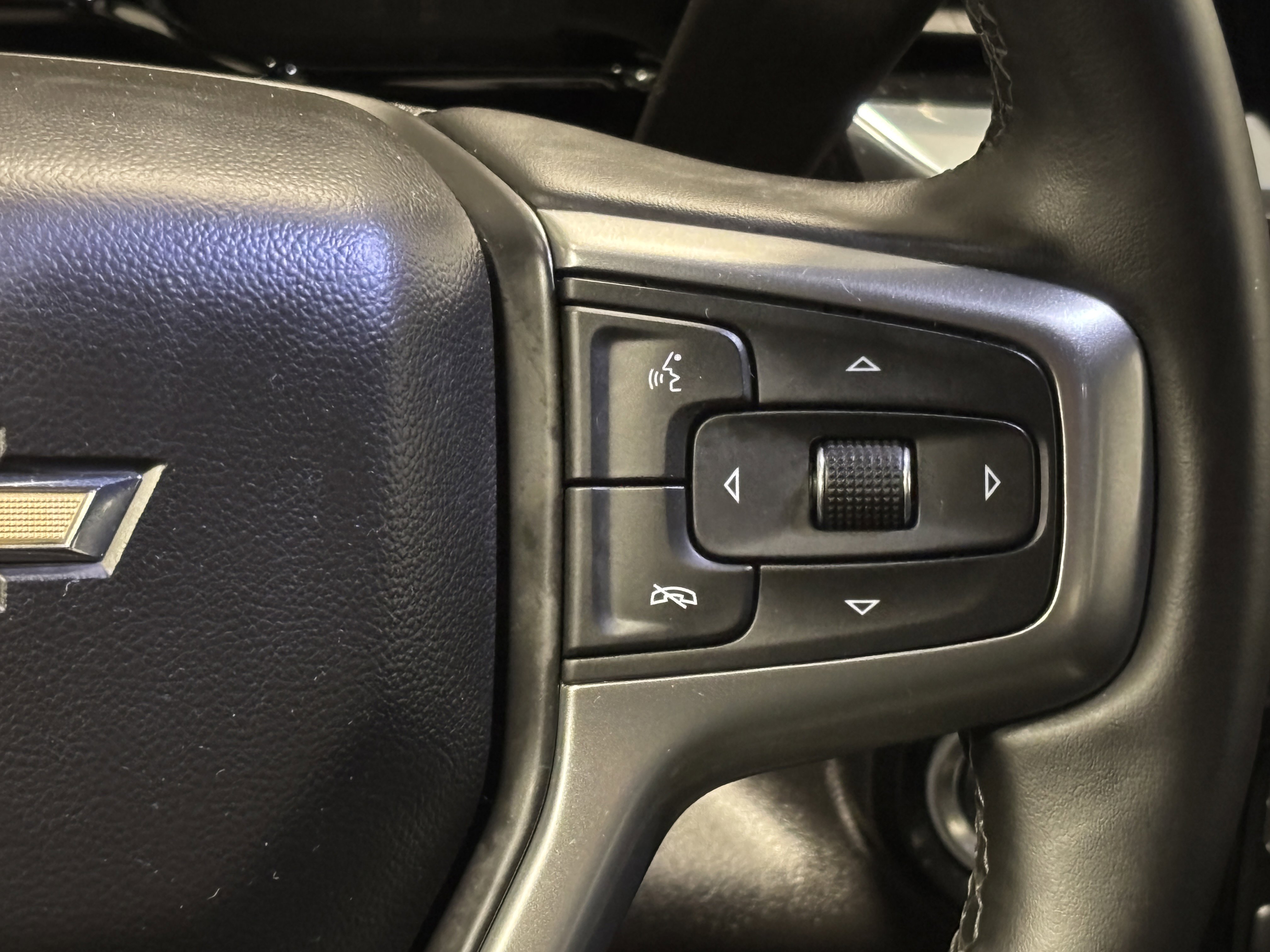 2025 Chevrolet Silverado 1500 LT photo 10