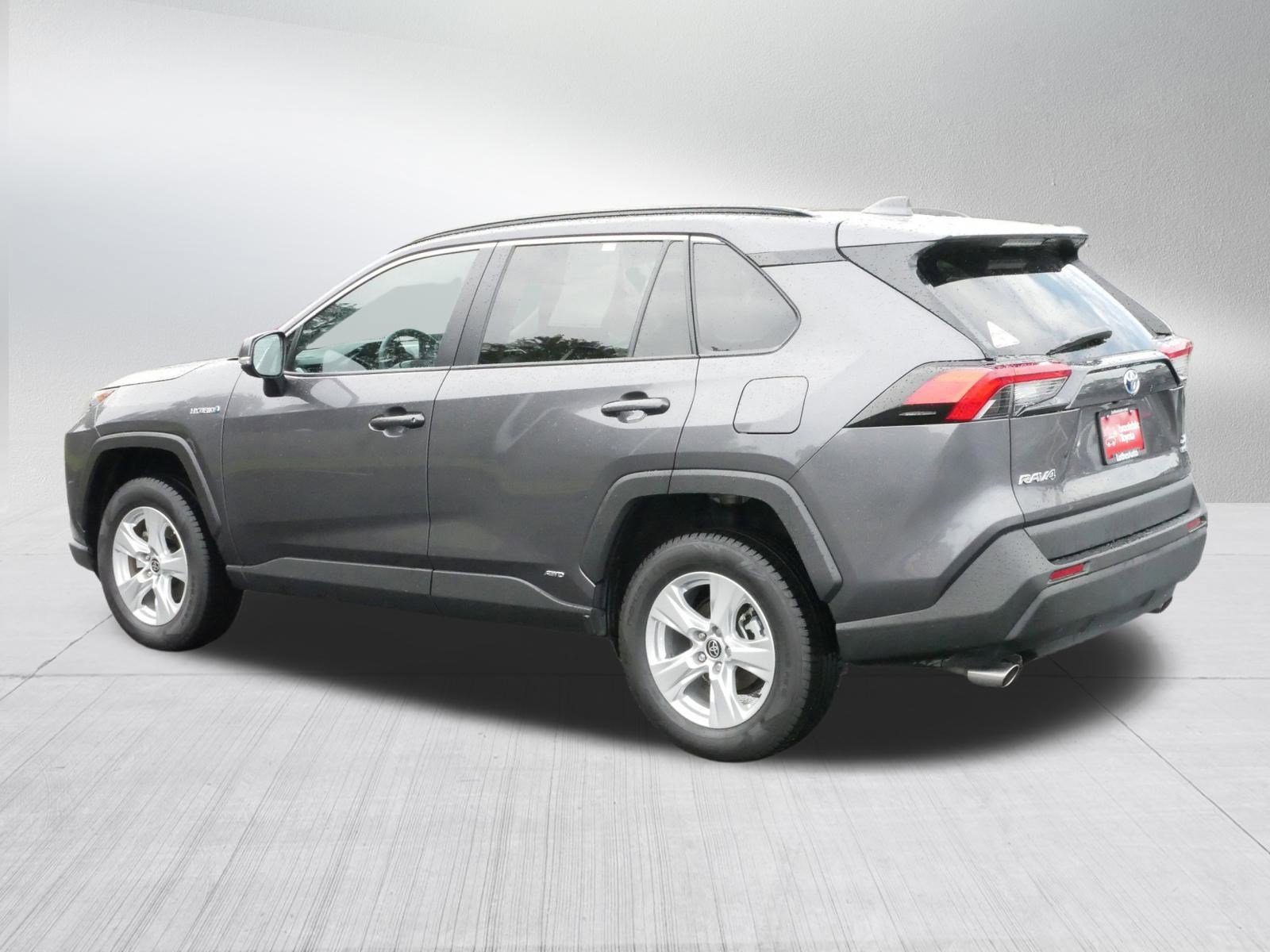 2021 Toyota RAV4 Hybrid XLE photo 5