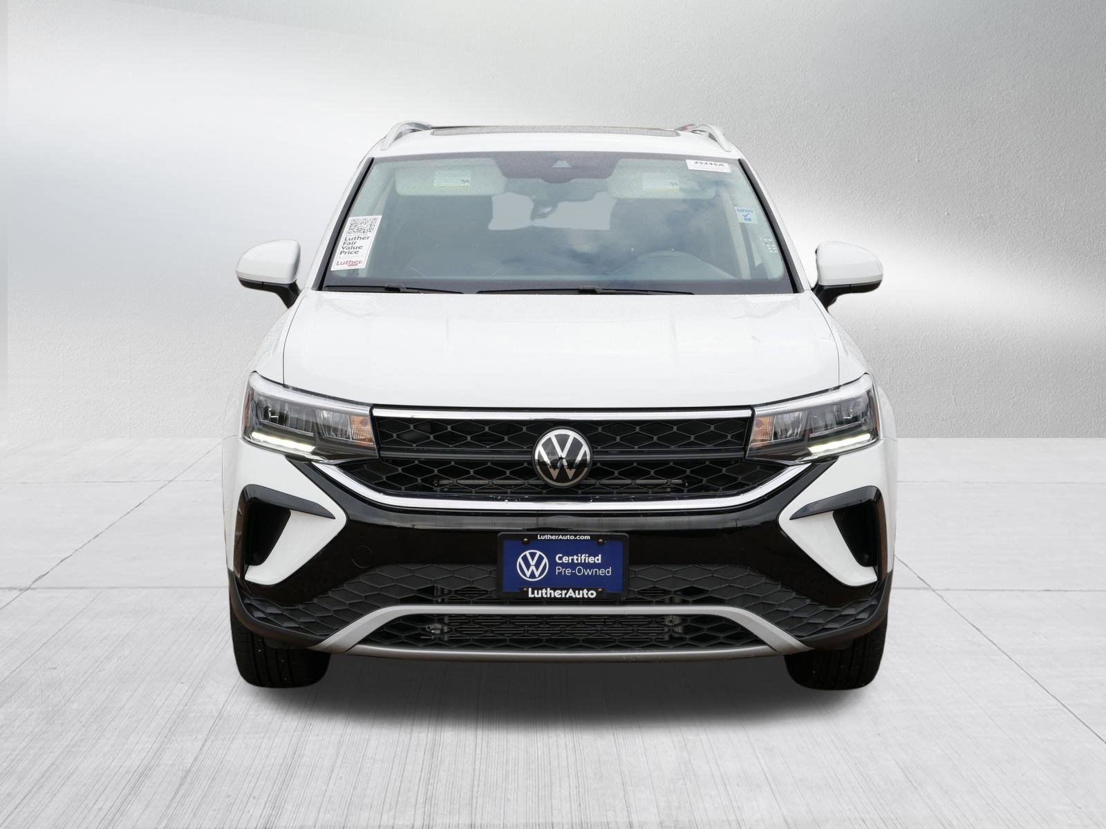 2024 Volkswagen Taos SE photo 2