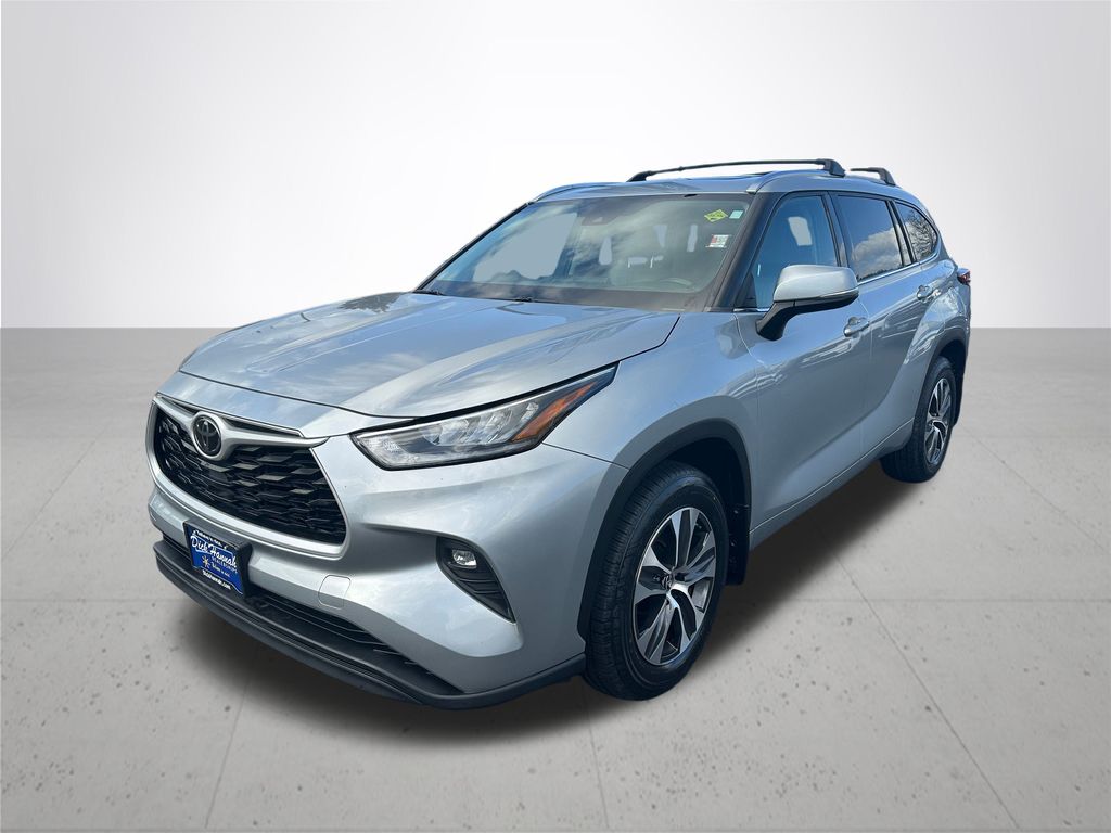 2020 Toyota Highlander XLE photo 2