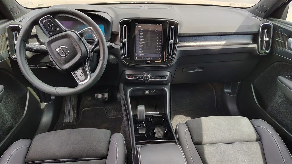 2023 Volvo XC40 Recharge Ultimate photo 7