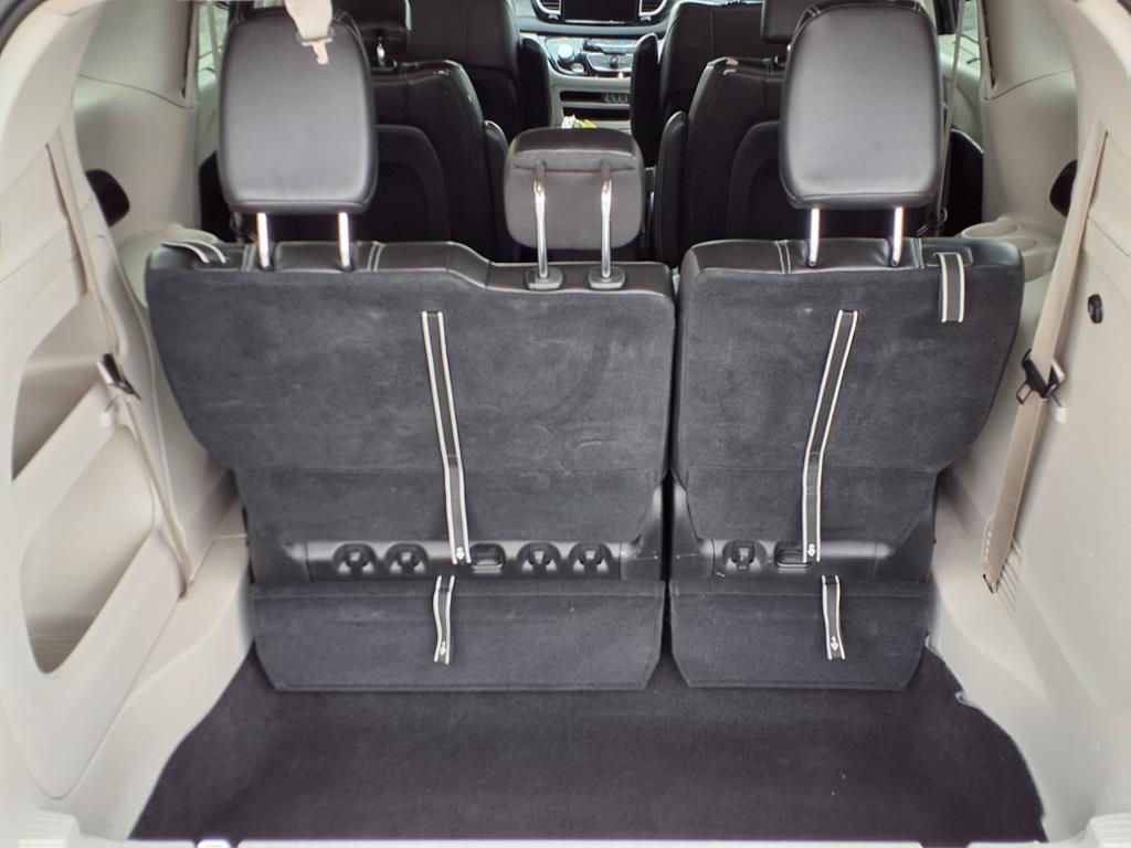 2023 Chrysler Pacifica Touring L photo 6