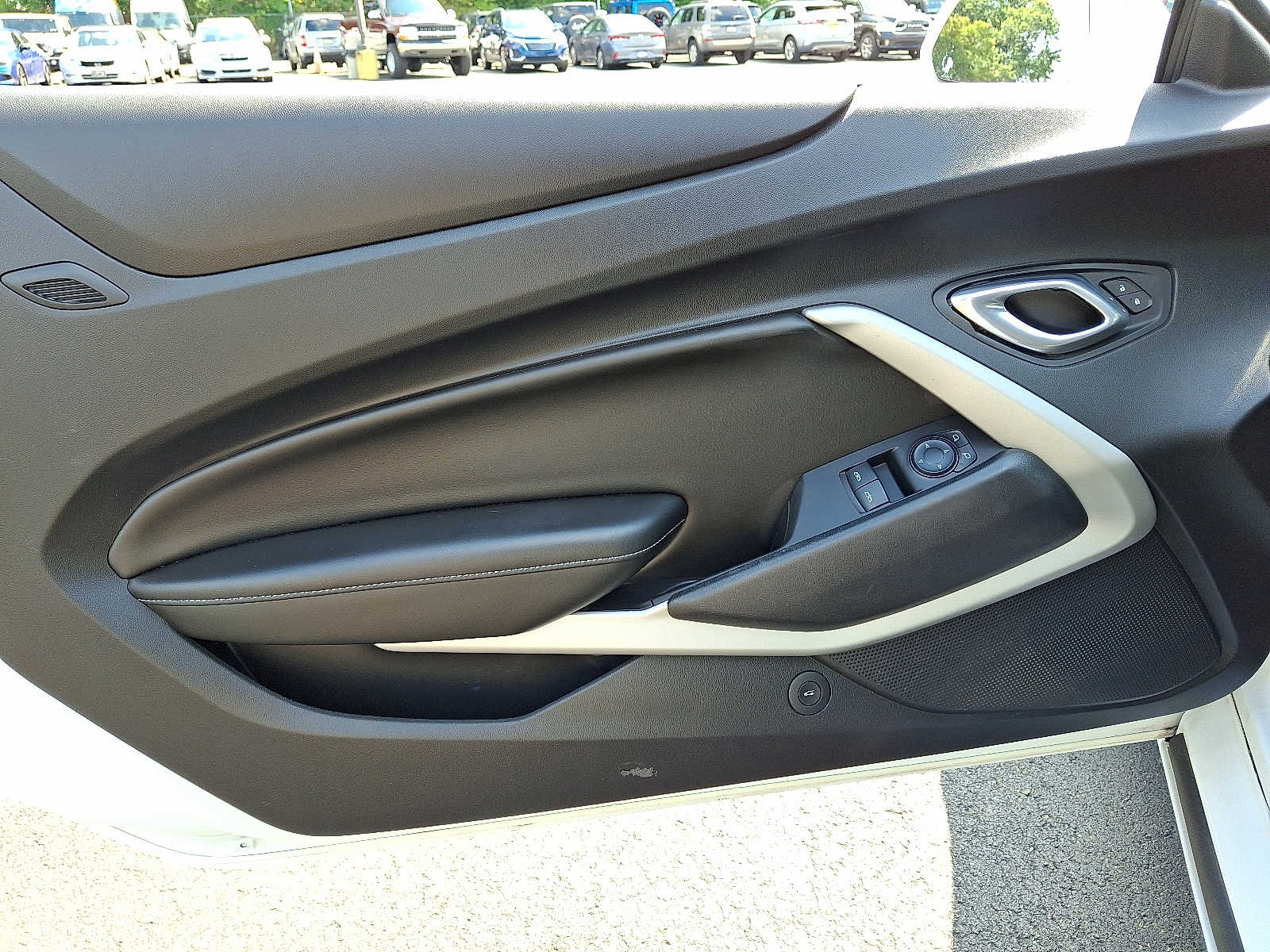 2017 Chevrolet Camaro 1LT photo 17