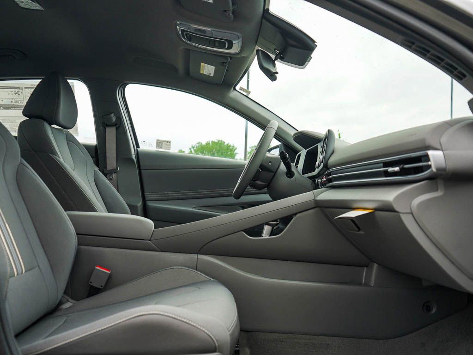 2025 Hyundai Elantra SEL Sport photo 8