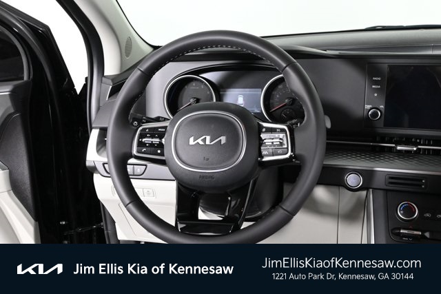 2024 Kia Carnival LX photo 3