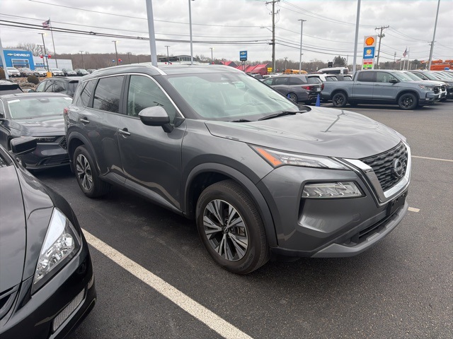 2023 Nissan Rogue SV's photo