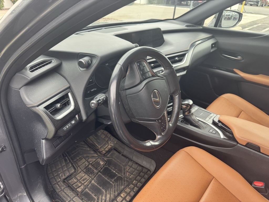 2021 Lexus UX photo 4
