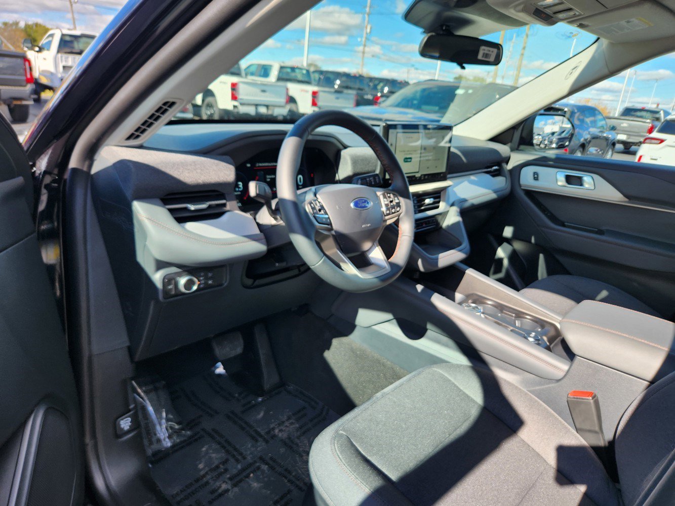 2026 Ford Explorer photo 2