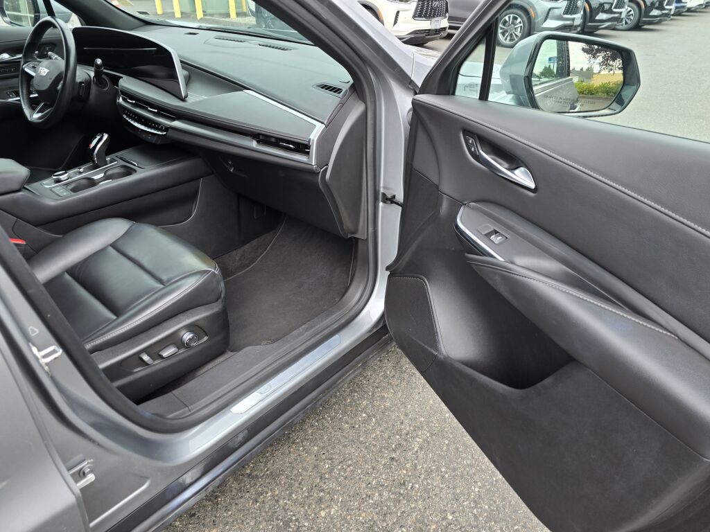 2024 Cadillac XT4 Premium Luxury photo 8