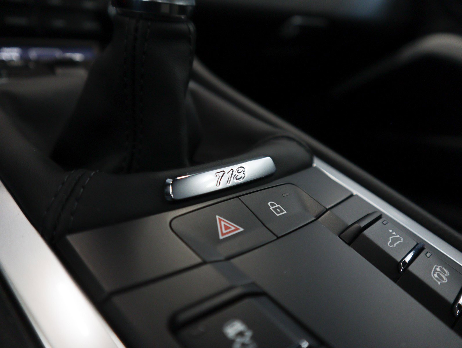 2025 Porsche Cayman photo 15