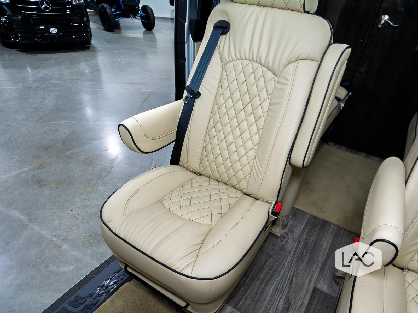 2022 Mercedes Benz Sprinter Cargo Van photo 16