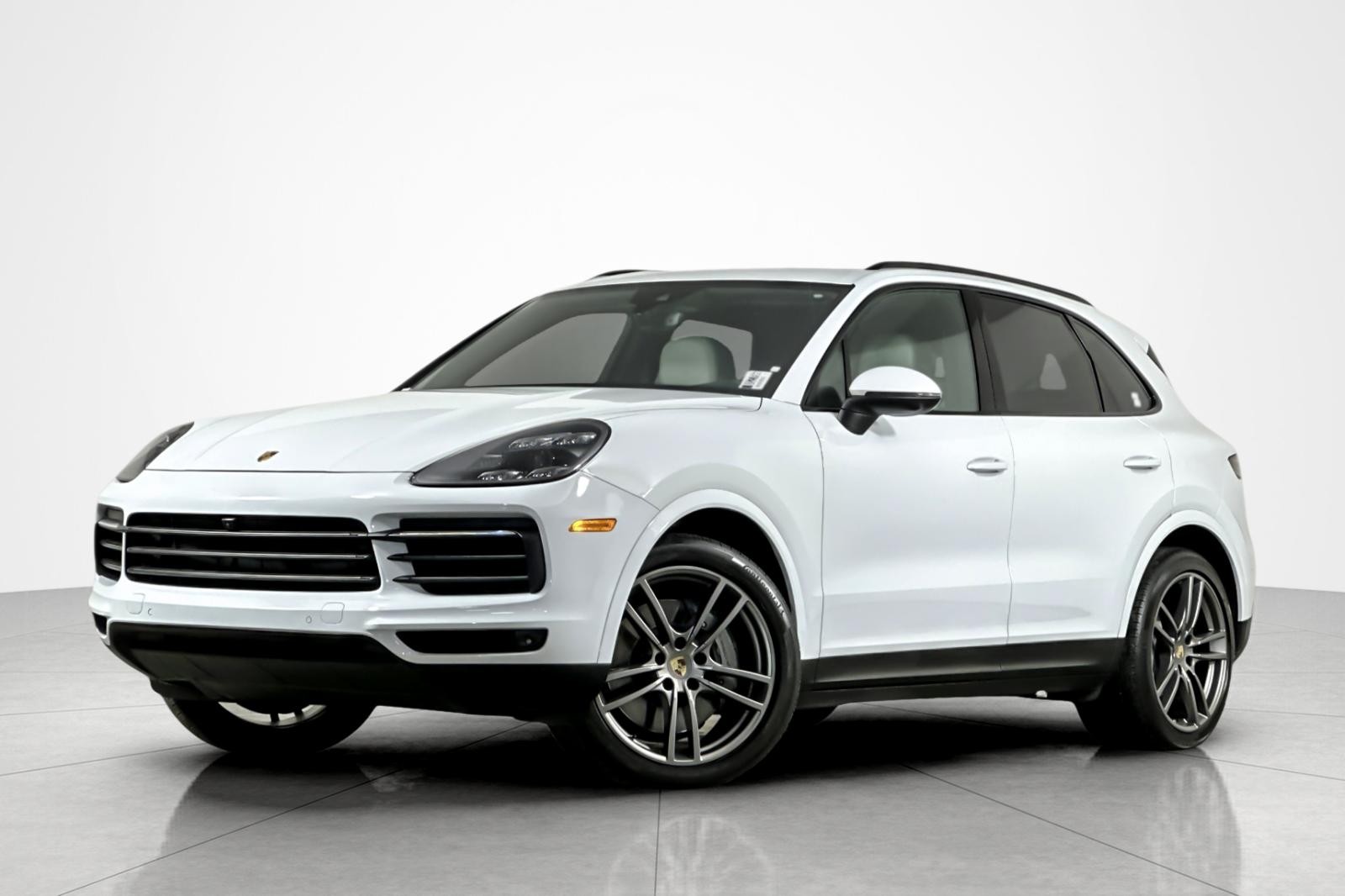 2023 Porsche Cayenne Platinum Edition's photo