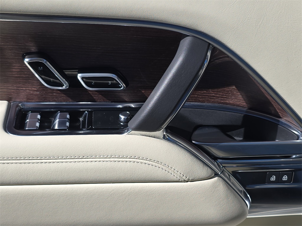 2023 Land Rover Range Rover SE photo 25