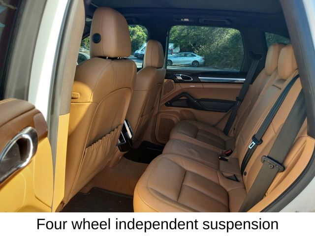 2016 Porsche Cayenne Base photo 12