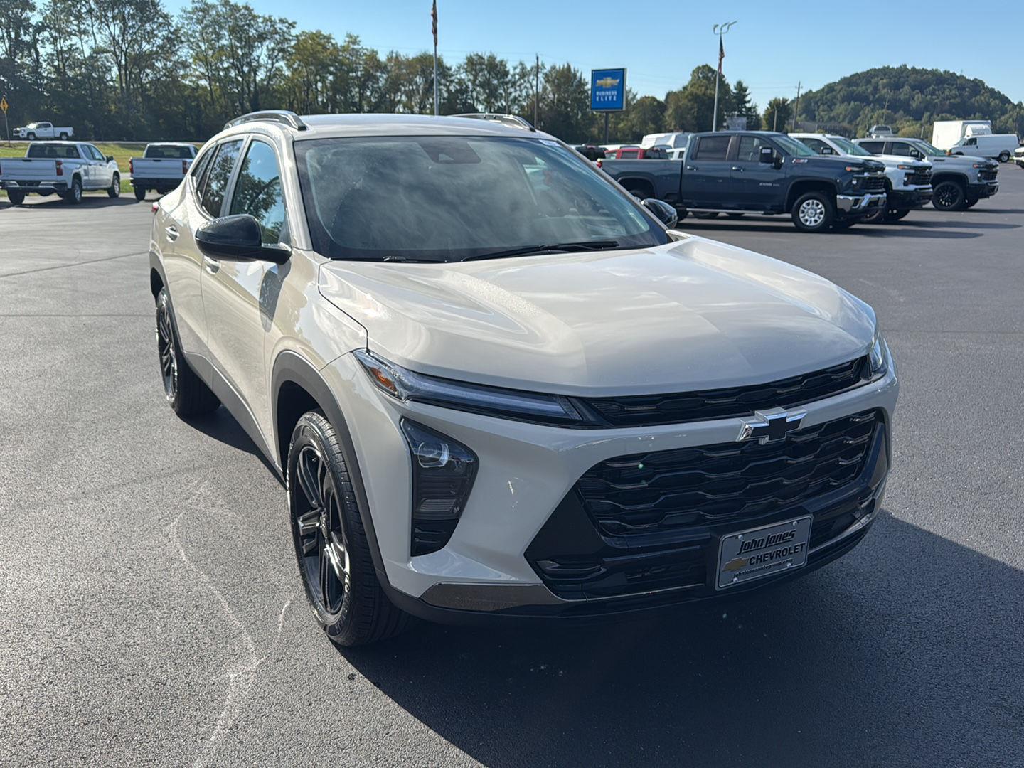 2026 Chevrolet Trax ACTIV photo 2