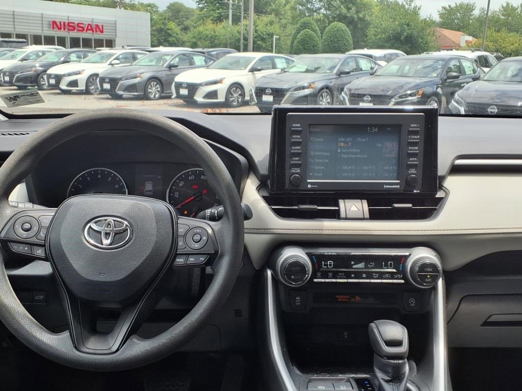 2020 Toyota RAV4 XLE photo 9