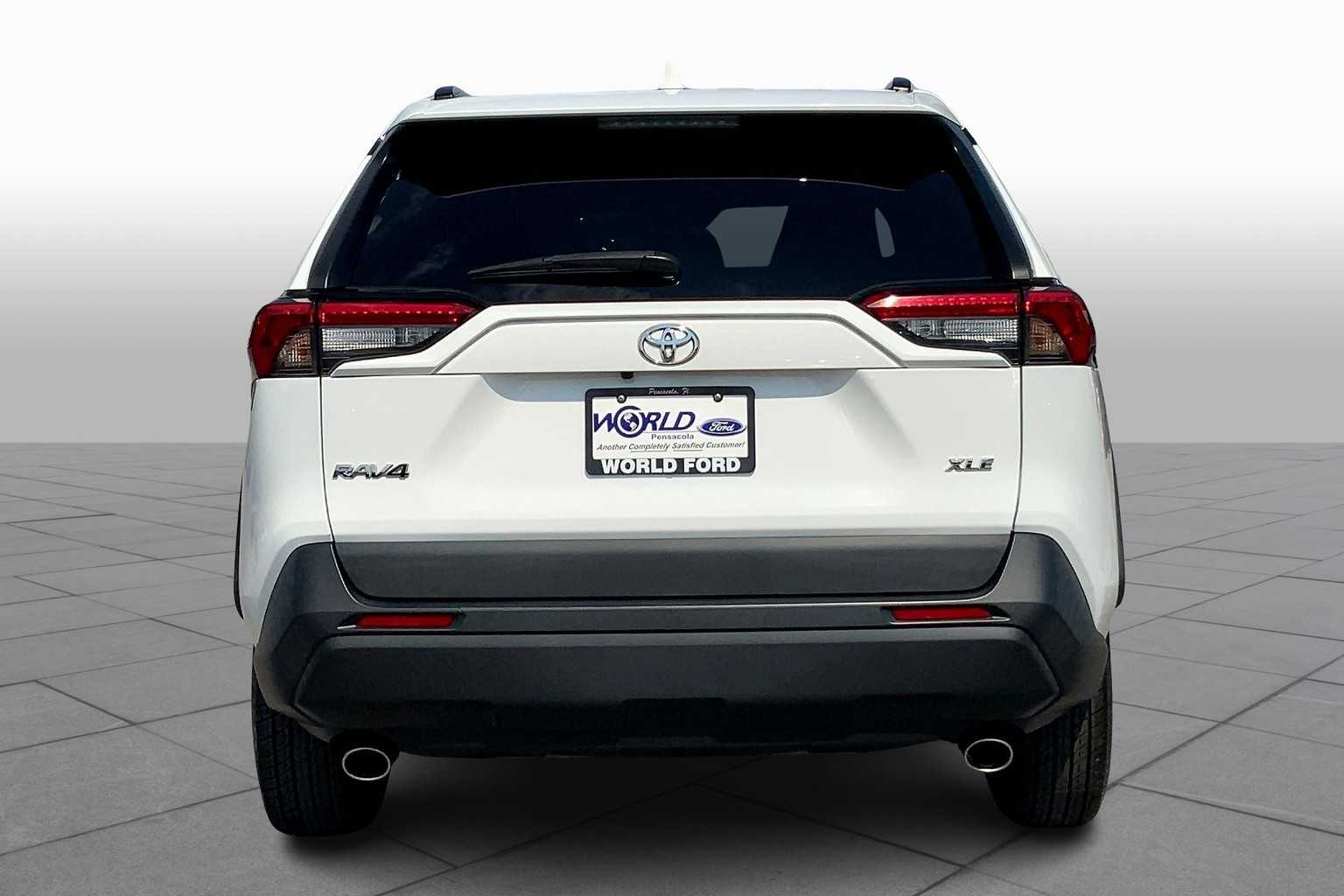 2021 Toyota RAV4 XLE photo 4