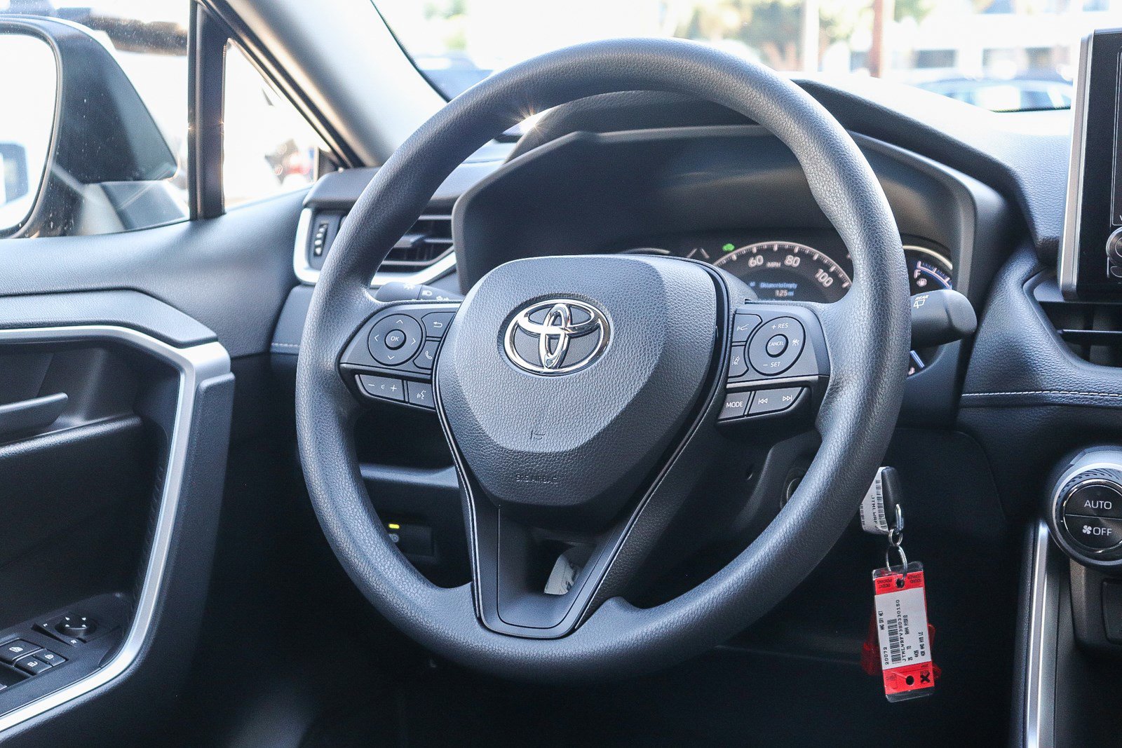 2025 Toyota RAV4 Hybrid LE photo 14