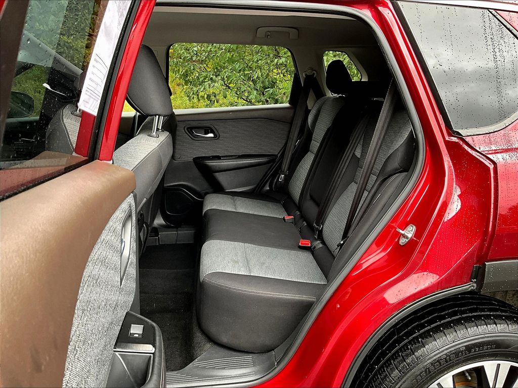 2021 Nissan Rogue SV photo 19