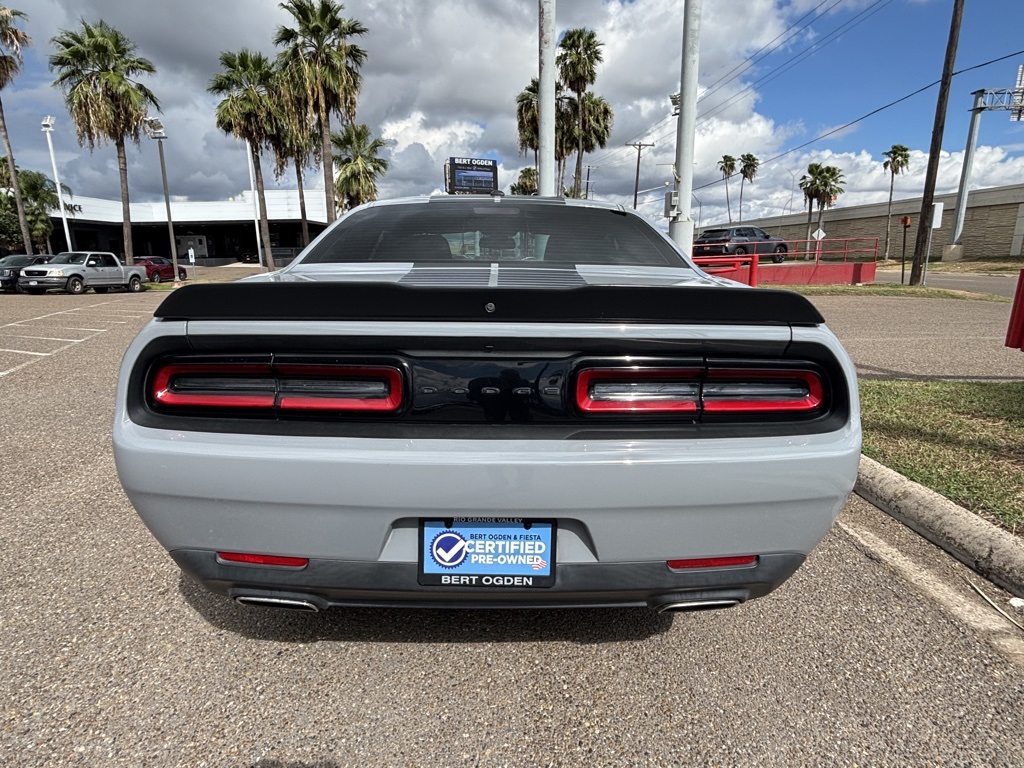 2022 Dodge Challenger SXT photo 6