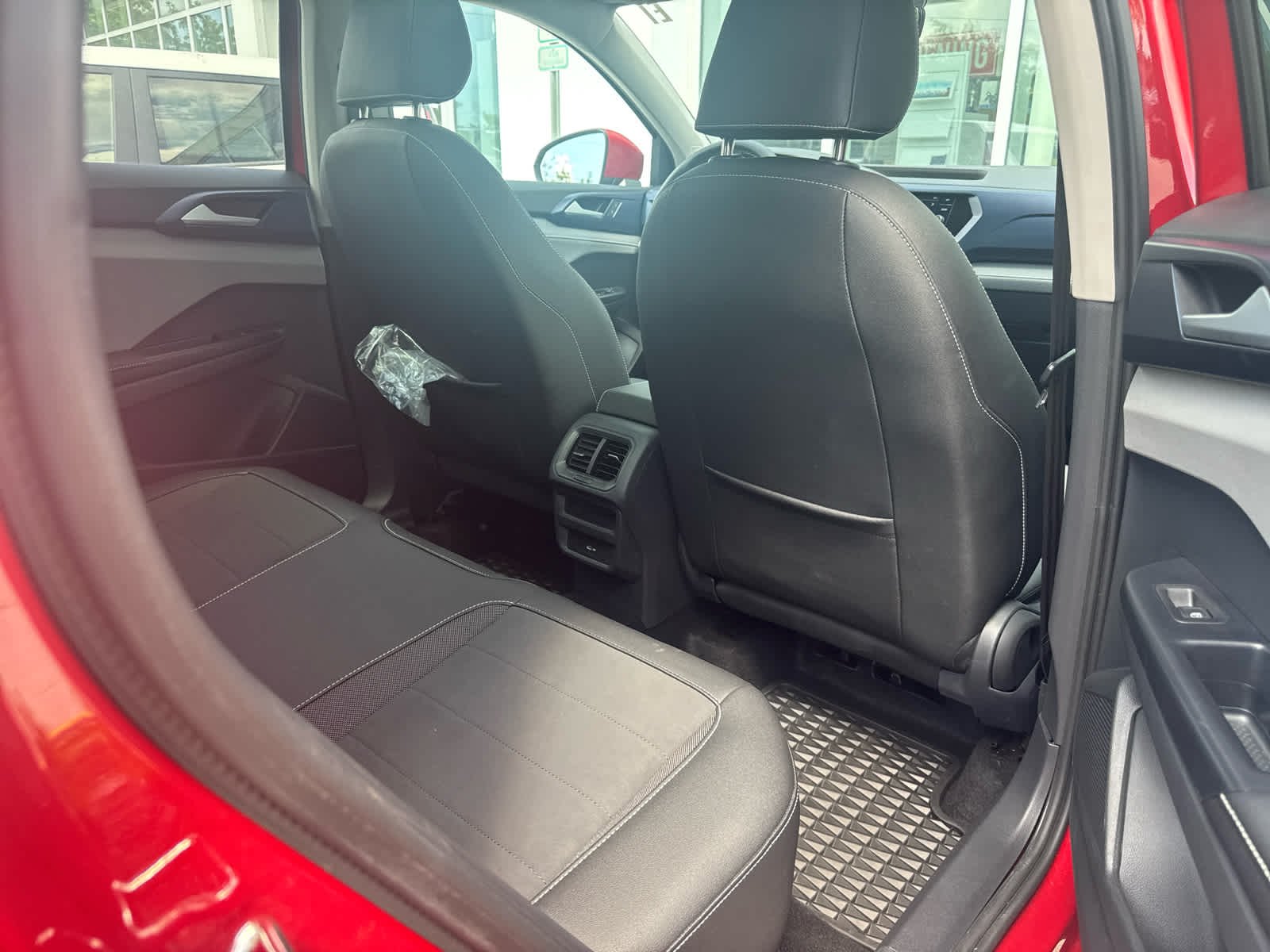 2024 Volkswagen Taos SE photo 9