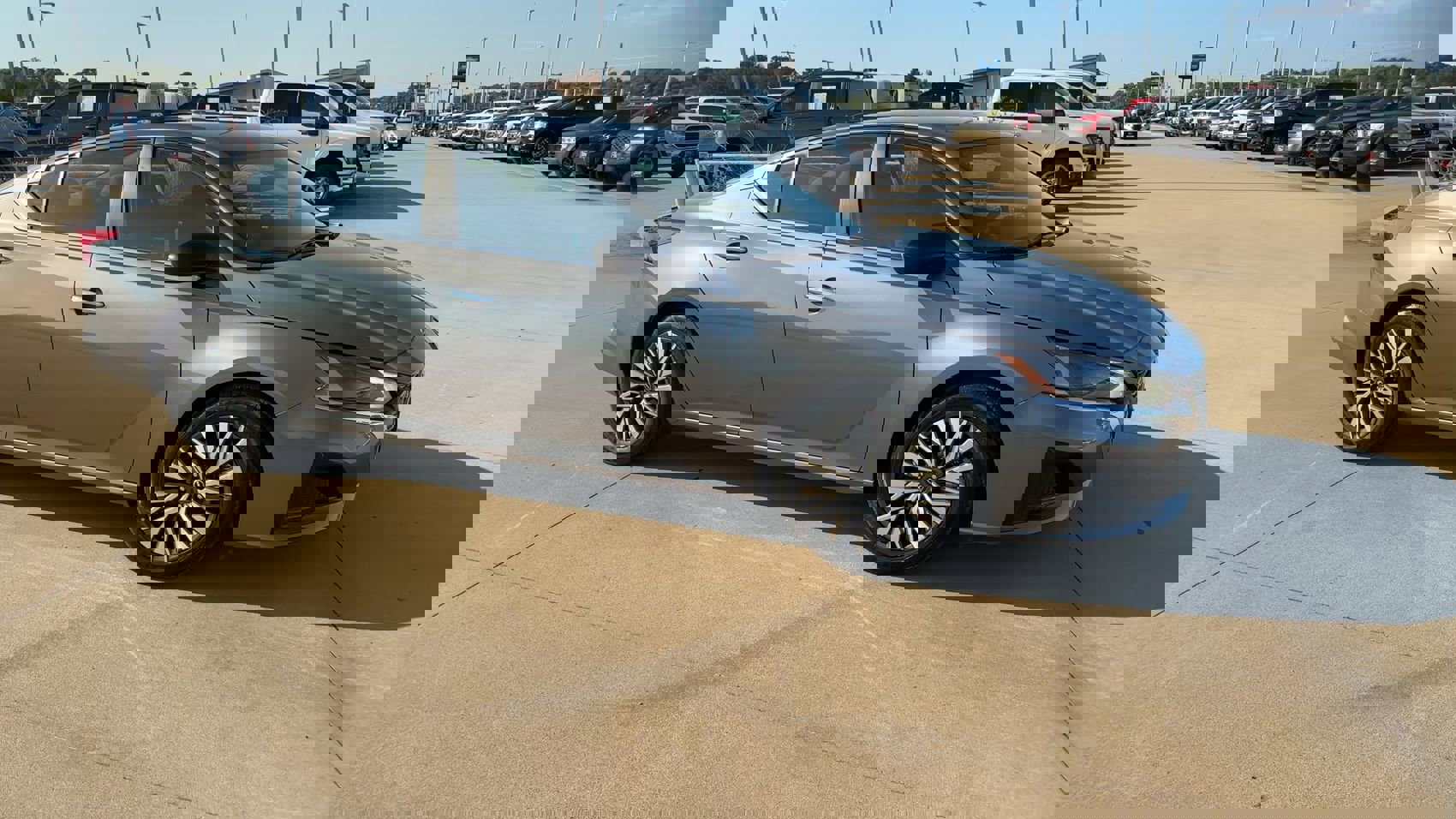 2024 Nissan Altima 2.5 SV photo 2