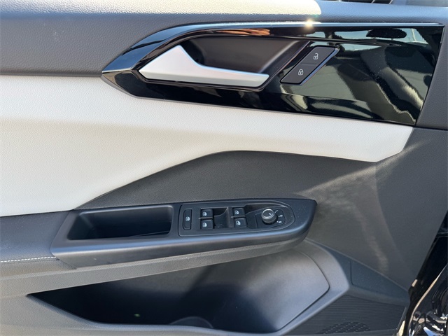 2025 Volkswagen Taos S photo 7