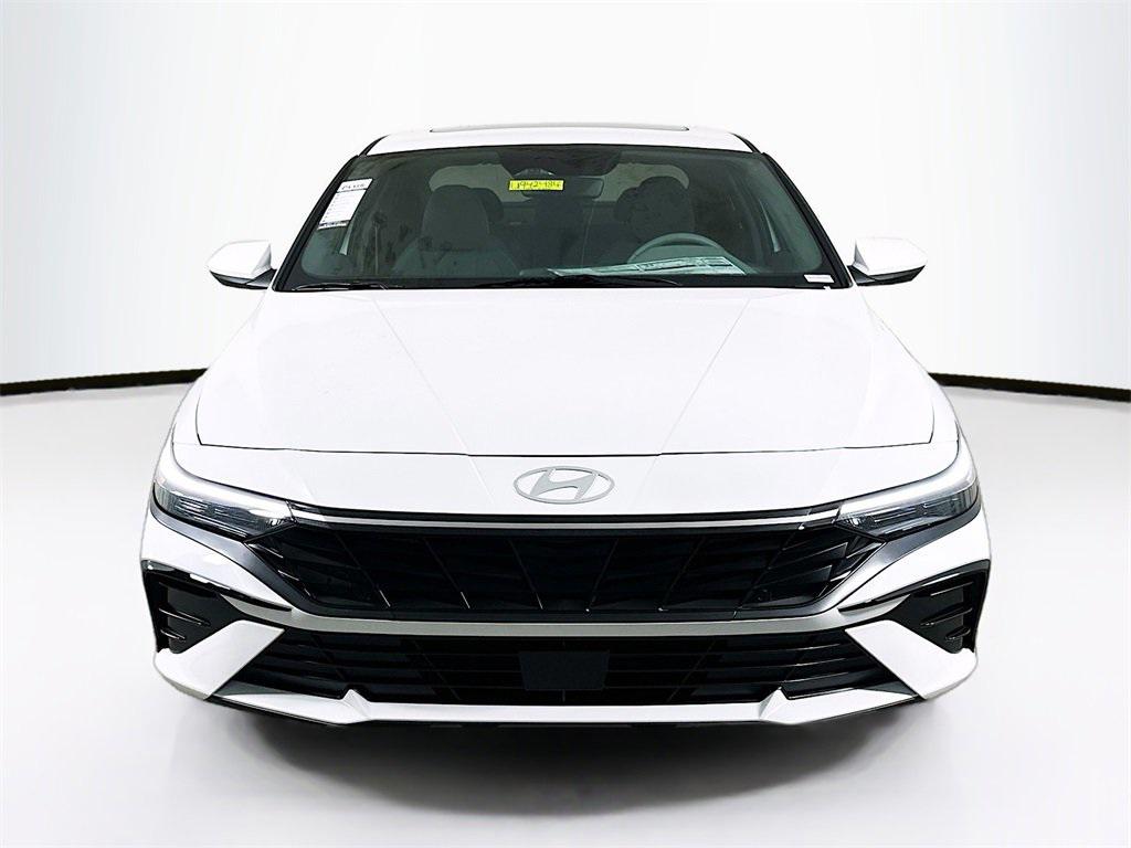 2025 Hyundai Elantra SEL Convenience photo 2