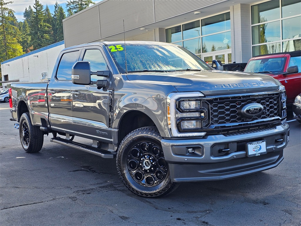 2025 Ford F-350 Super Duty Lariat's photo