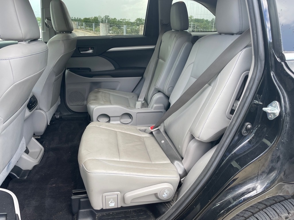 2016 Toyota Highlander XLE photo 18