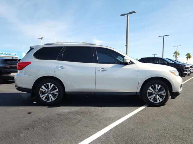 2020 Nissan Pathfinder S photo 3