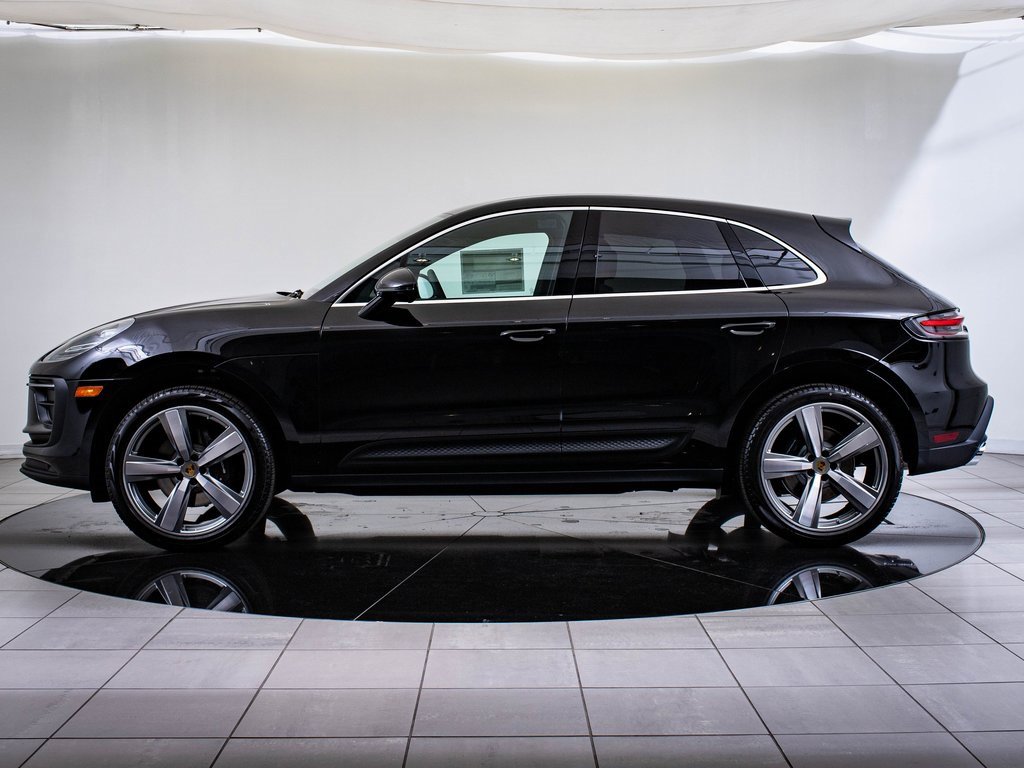 2025 Porsche Macan T photo 2