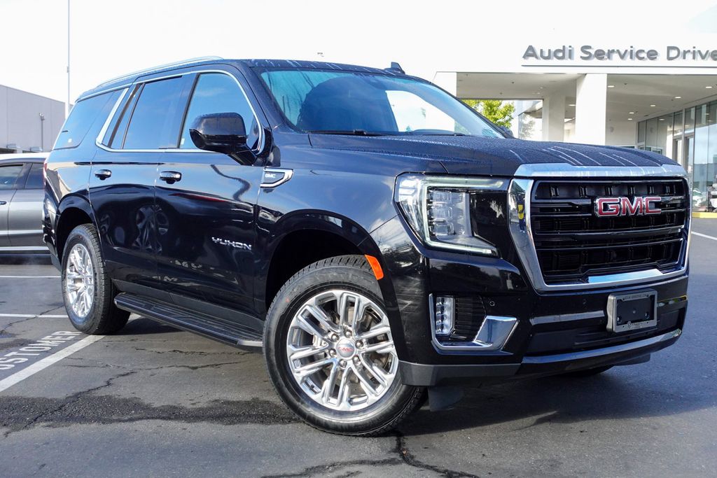 2022 Gmc Yukon SLE photo 2