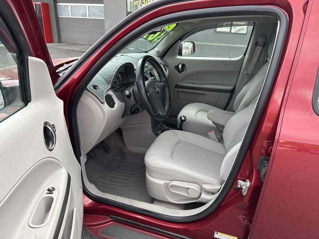 2008 Chevrolet HHR LS photo 11