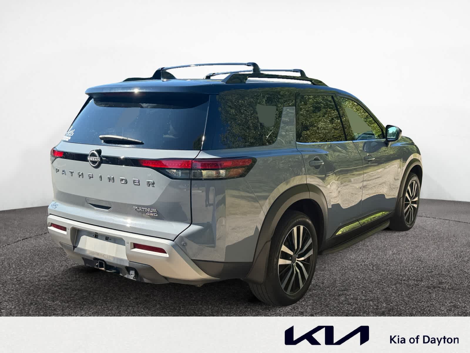 2023 Nissan Pathfinder Platinum photo 4