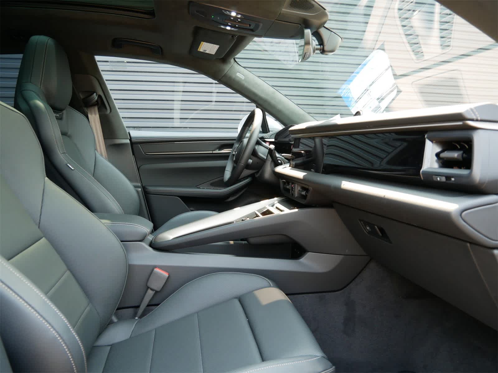 2025 Porsche Macan Electric Turbo photo 19