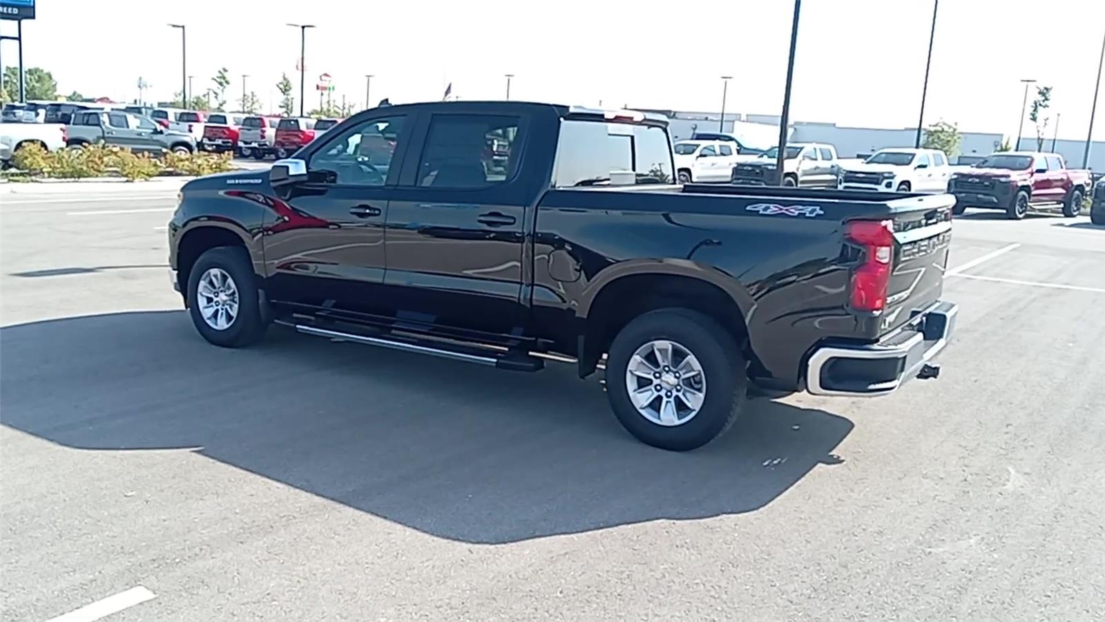 2026 Chevrolet Silverado 1500 LT photo 2