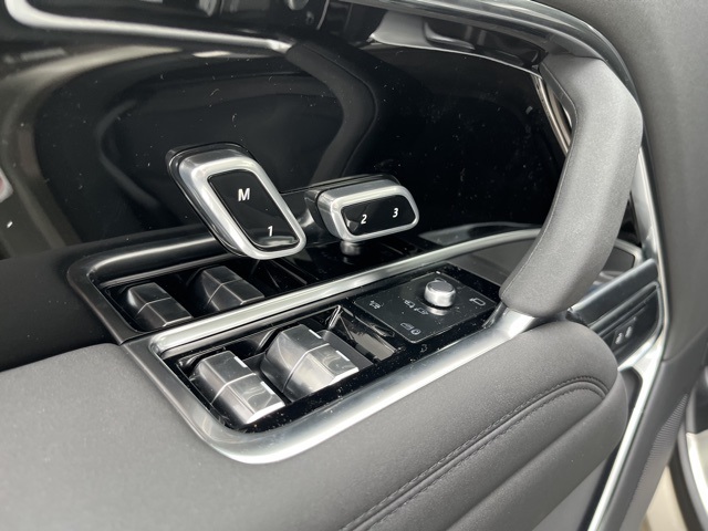 2025 Land Rover Range Rover SE photo 22