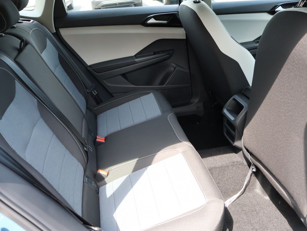 2025 Volkswagen Taos S photo 13