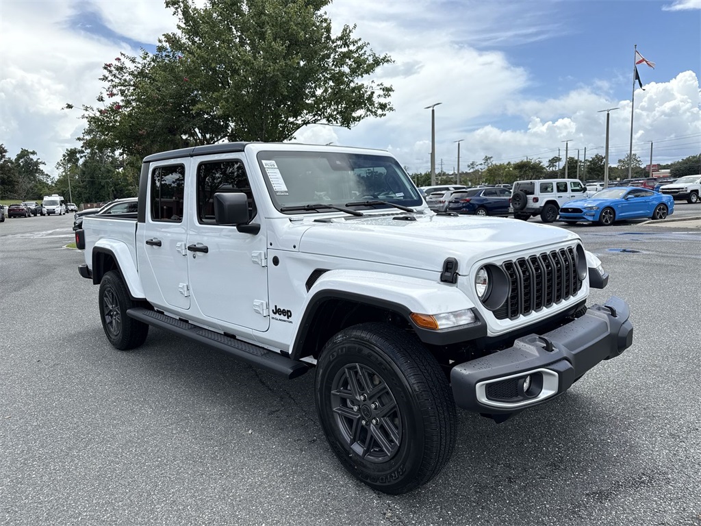 2025 Jeep Gladiator Sport S's photo